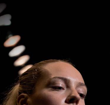 LOTKI Każda lotka wyprodukowana w fabrykach YONEX jest drobiazgowo