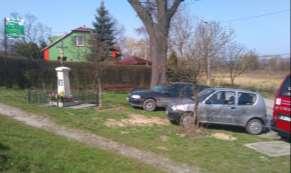 Rudawa Negatywne cechy obszaru, problemy przestrzenne: Rysunek 22. Samochody parkujące na poboczu przy skrzyżowaniu z drogą krajową.
