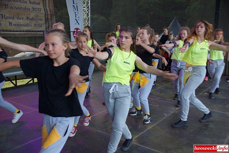 Jedni gatunek disco polo kochają, inni nienawidzą.