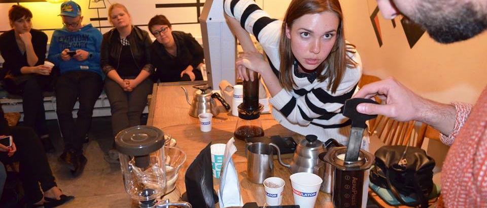 rną dla najlepszej kawiarni w mieście. W latte art ind