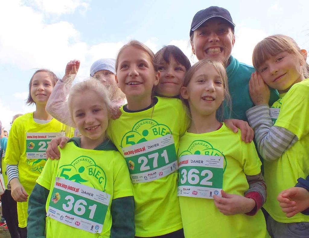 sport, między innymi w ramach projektów Ruch rzeźbi umysł, serce i ciało, Edukacja poprzez sport, Sport uczy i łączy