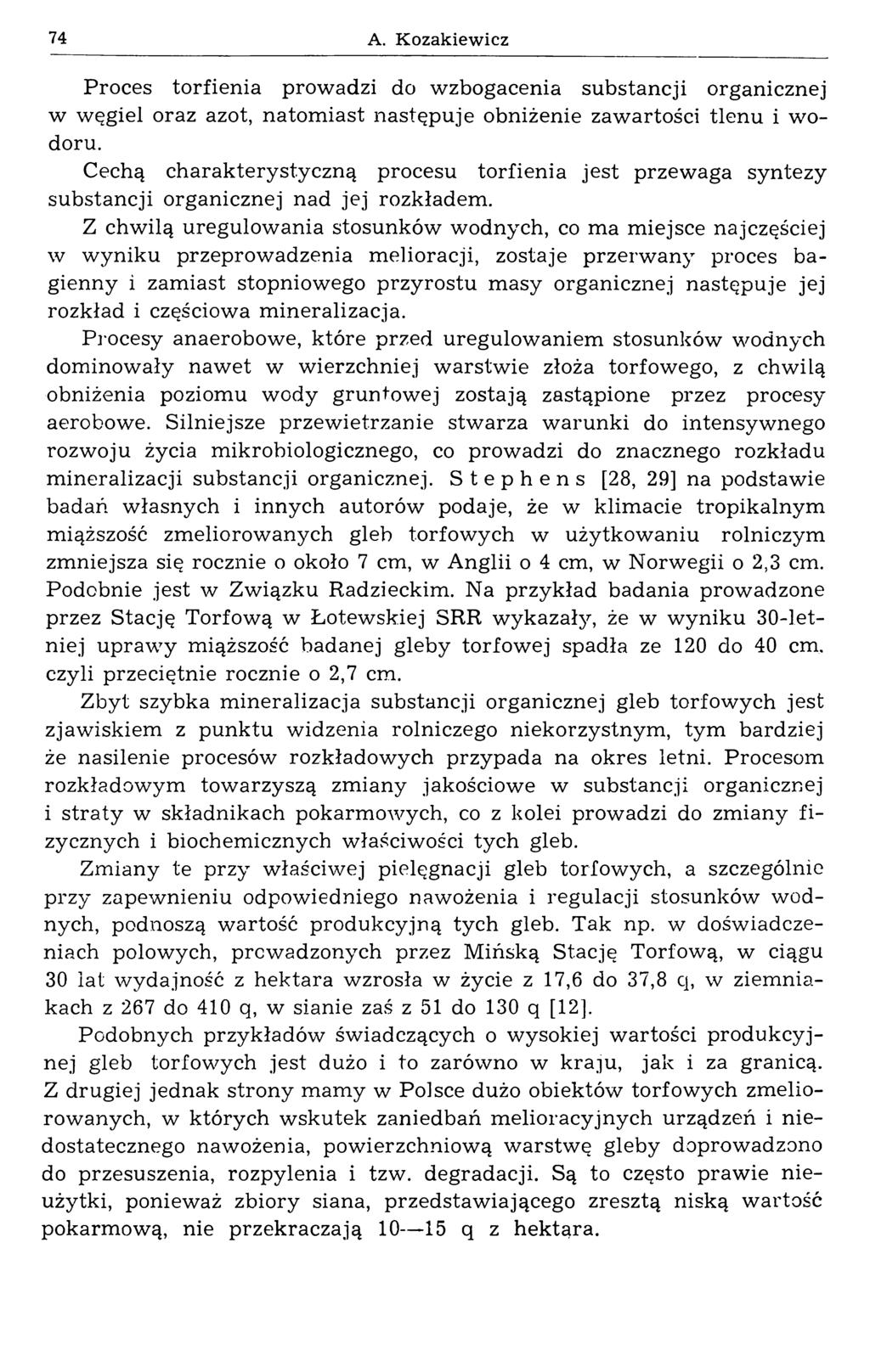 74 A. Kozakiewicz Proces torfienia prowadzi do wzbogacenia substancji organicznej w węgiel oraz azot, n atom iast n astęp u je obniżenie zaw artości tle n u i w o doru.