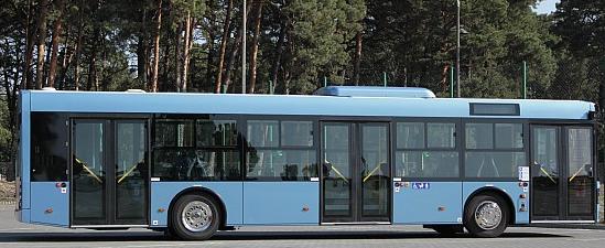 silnikiem 1280 dm3 / 650 kg na dachu Wysokość autobusu 3,15 m 3,15 m do 3,45 m Autobusy LNG lepiej spełniają wymagania przewoźników niż pojazdy CNG gdyż: 1.