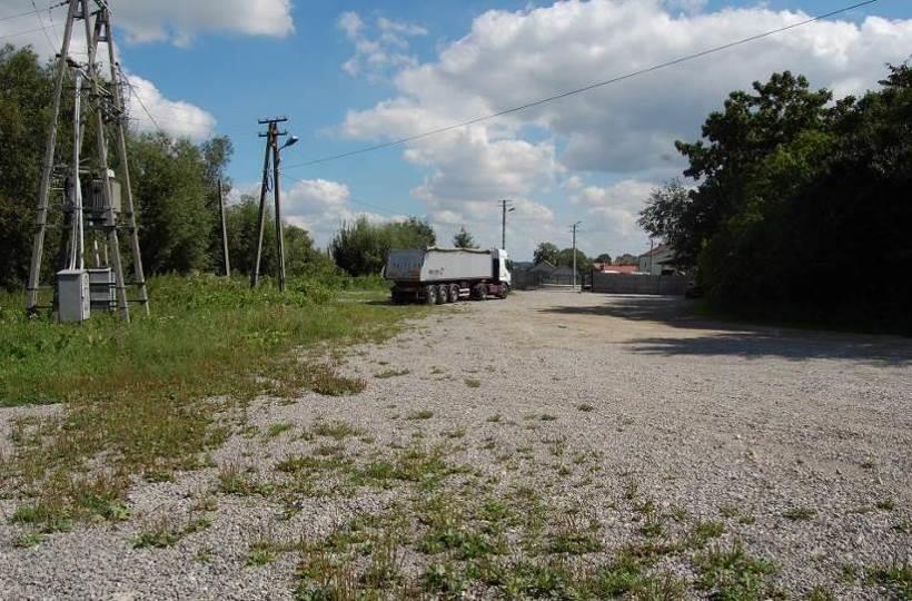 sposobem ich oceny i zmierzenia w odniesieniu do celów rewitalizacji stanowisk handlowych. 2 Ożywienie tego terenu poprzez zwiększenie liczby handlujących oraz kupujących na małej targowicy.