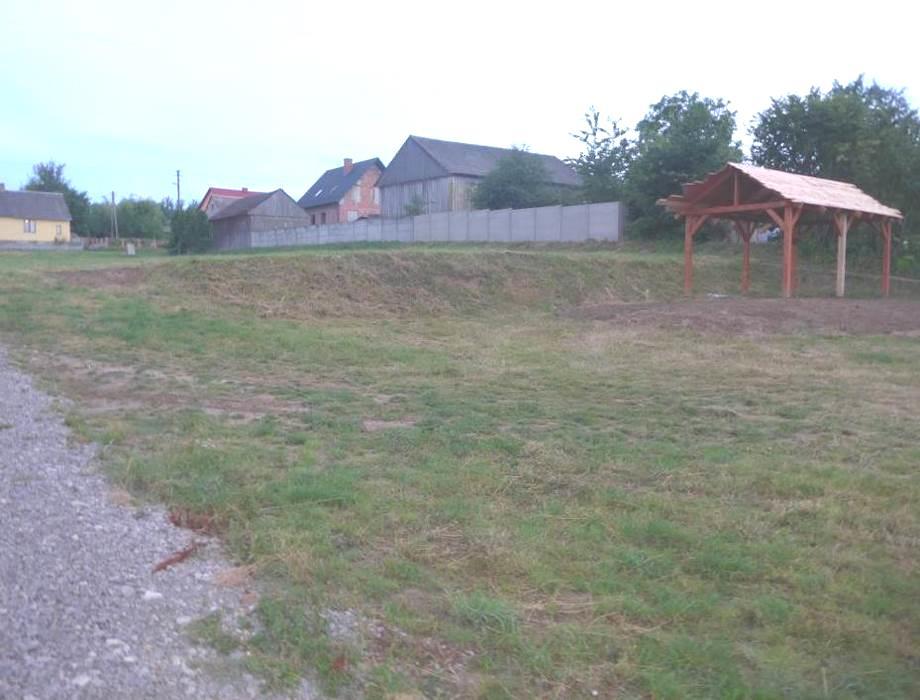 Zdjęcie 31 Teren Żeromszczyzny w Psarach - Stara Wieś Fot. GRACZKOWSKI DOTACJE Sp. z o.o., lipiec 2016 1 Nazwa projektu Projekt rewitalizacyjny nr 5 Budowa ścieżki rowerowej łączącej Św.