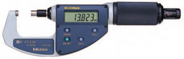 3 lat (227-25, 227-215) Dostawa Z etui, wzorcem (dla modeli 1-3 m, śrubokrętem i 1 baterią Wyposażenie specjalne Opis 937387 Kabel Digimatic (1 96513 Kabel Digimatic (2 2AZD79E Kabel sygnałowy U-Wave