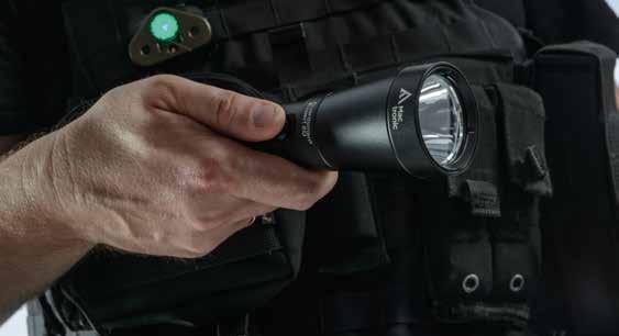 200 LUMS 282m ANSI Compliant Expert 02 THH0021 Cree XP-G2 LED 200 lm / 2 D / 20 h 20 000 cd 2 Cell Battery full size duty flashlight Dwu-bateryjna odporna latarka ręczna 100% 20 h 25% 75 h STROBE 40