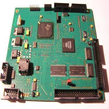 Przetwarzanie sygnału odbywa się w pakiecie DSP (Digital Signal Processing) umieszczonym w obudowie radaru. Rys. 4. Zdjęcie pakietu DSP. Pakiet DSP (rys.