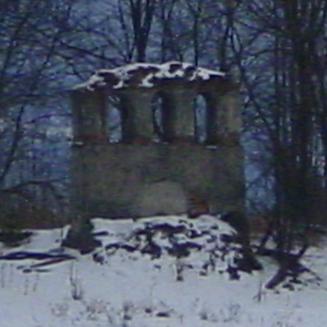 50 przewiezione w latach 60 tych do muzeów w Łańcucie i Sanoku. W roku 1981 cerkiew spłonęła. Do dzisiaj pozostały jedynie kamienna podmurówka i murowane schody.