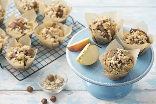 Jabłkowo-orzechowe muffinki z kruszonką 15 minut Łatwe 20 minut 200 C Forma do muffinek mąka - 200 gramów cukier - 100 gramów Kostka do pieczenia Kasia Ekstra Maślany Smak - 100 gramów jabłka - 2