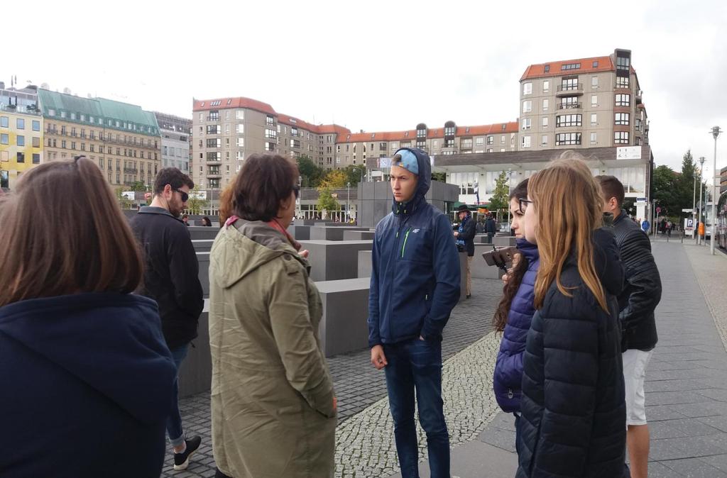 przeszliśmy przez pomnik pomordowanych