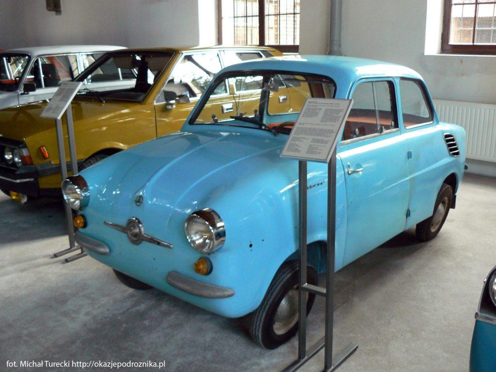 również takie unikaty jak Fiat 508 III Junak wyprodukowany w Warszawie między 1935 a 1939 rokiem w liczbie 3500 egzemplarzy.