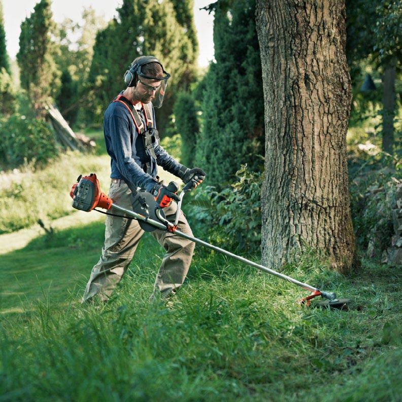 WYCINARKI PROFESJONALNE/WYKASZARKI/PODKASZARKI 31 NOWOŚĆ HUSQVARNA 122C Lekkie podkaszarki z profilowanym wałem, znakomite do użytku przydomowego. Łatwy rozruch. Poręczna głowica żyłkowa Tap-n-Go.