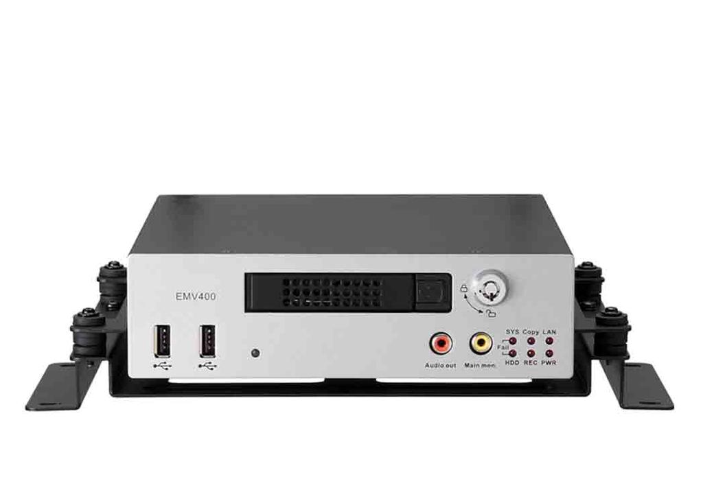 Zarządzanie Flotą > Rejestratory Mobilne > Model : EVM400 Producent : Everfocus Profesjonalny cyfrowy rejestrator mobilny EVM400 umożliwia nagrywanie obrazu z 4 kamer przemysłowych oraz dźwięku z 4