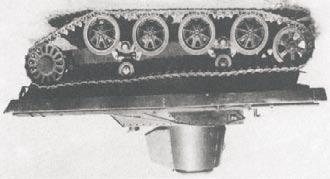 Śruba była umieszczona w osłonie hydrodynamicznej spełniającej zadania steru. Rys. 1. Czołgi pływające: a) Vickers CL Amphibian Tank; b) PZInż.