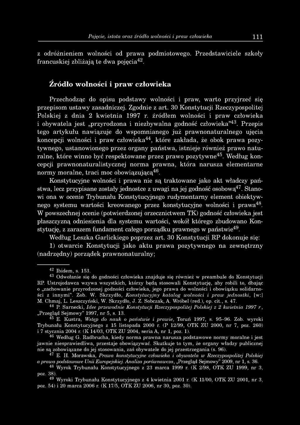 Pojęcie, istota oraz źródło wolności i praw człowieka 111 z o d ró żn ien iem w olności od p ra w a podm iotow ego. P rzed staw iciele szkoły fran cu sk iej zbliżają te dw a pojęcia42.