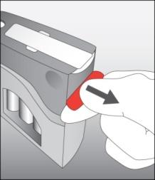 Drugą ręką zdecydowanym ruchem chwycić czerwony pasek zabezpieczający z tyłu wkładu z odczynnikiem i wyciągnąć go do końca. 2.