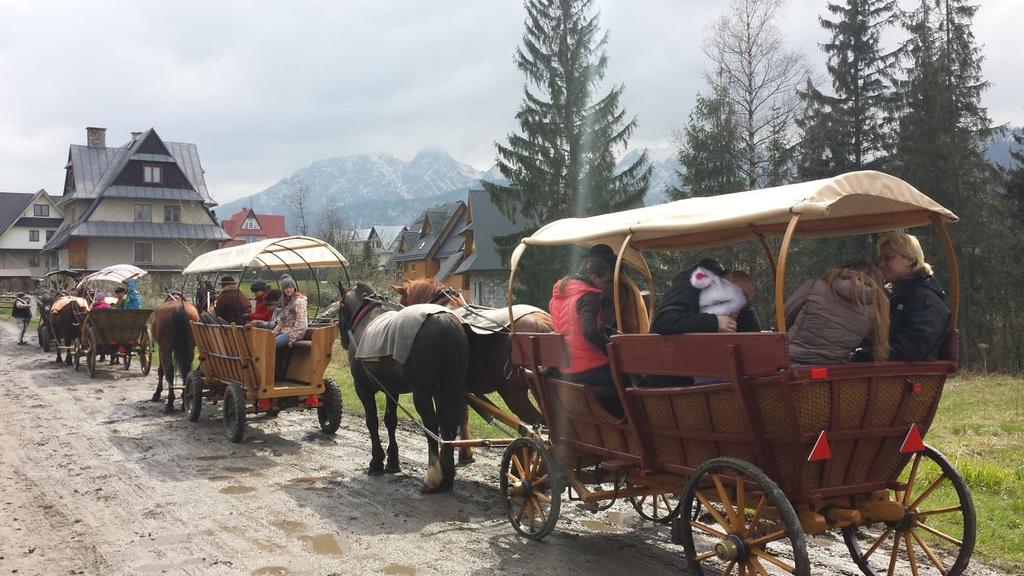 00 obiadokolacja bufetowa w regionalnym stylu ( postna kwaśnica, moskole z masłem czosnkowym, bufet rybny,