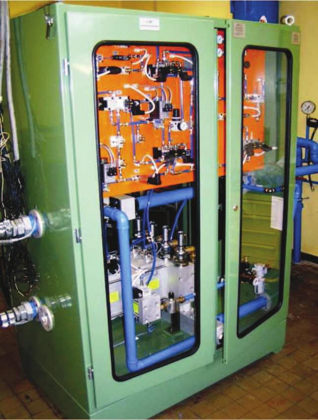 opartych na sterownikach programowalnych oraz wykorzystuj c rozwój elementów elektropneumatycznych, KOMAG wraz z producentem OPA-ROW sp. z o.o. pod koniec lat 90-tych XX w.