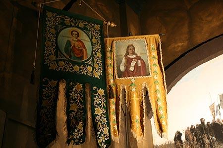 Bardzo ważny w całej kolekcji jest zbór ikon Świętych, pochodzących z nieistniejącej, spalonej