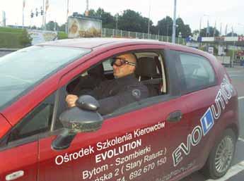 Trzeba pamiętać, że jedynie w wirtualnym świecie symulatora jazdy kierowanie pojazdem po pijanemu nie powoduje niebezpieczeństw na drodze i nie niesie konsekwencji w postaci odebrania prawa jazdy. 6.