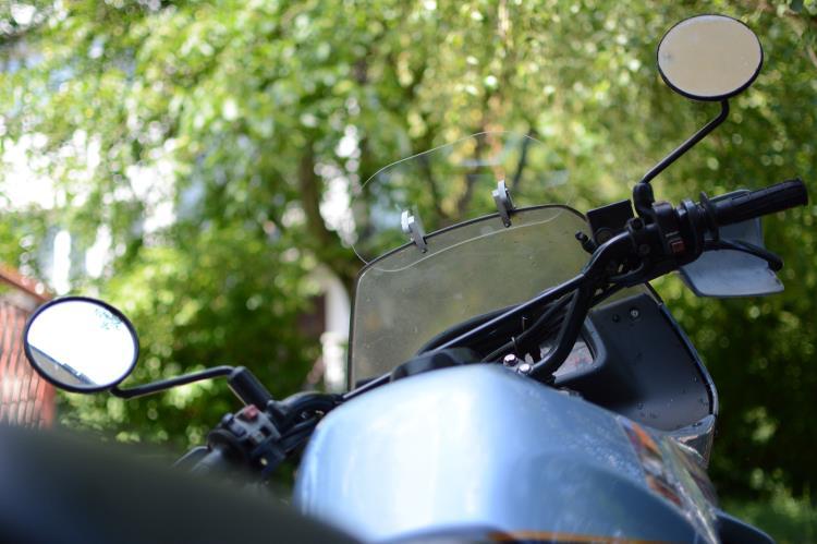 Nic bardziej mylnego! Deflektor nie powinien być używany jako dodatkowa, prawie pionowa powierzchnia odbijająca powietrze, nie powinien działać, jak tarcza.