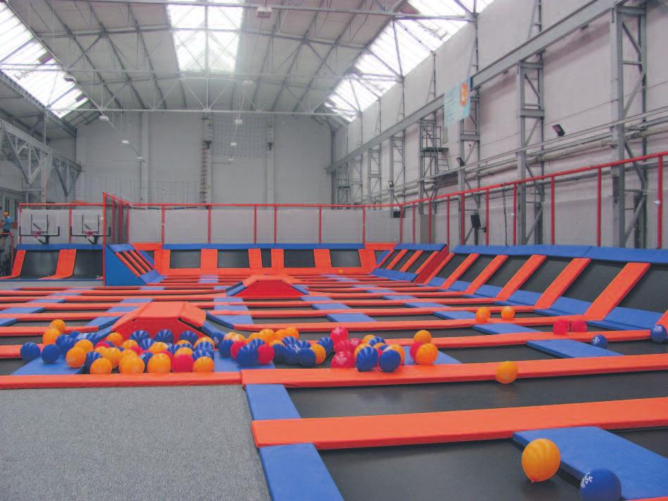 Lipiec 2017 r. biznes po Gorzowsku 9 Trampoliny, laserowe strzelanie i przyjazne papugi W Gorzowie pojawi³o siê najwiêksze w zachodniej Polsce Centrum Rozrywki FUN JUMP.