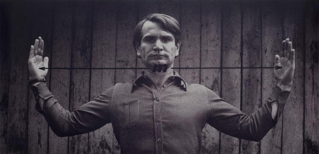 24. Józef Robakowski (1939) 1 metr z serii Relacje 1975/2000 fotografia, papier, 30,3 x 62,5 cm sygn., dat., tytuł, edycja i pieczątka Galeria Wymiany na odwrocie edycja: 2/6 cena wywoławcza: 11.