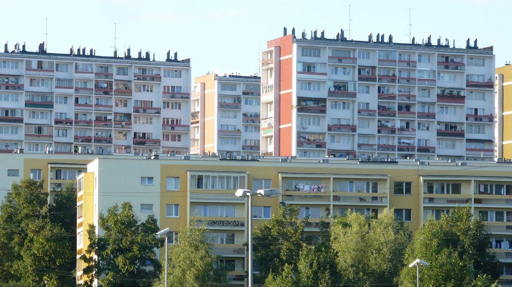 Najwyższe ceny notuje się w Śródmieściu i Krowodrzy, niższe w Podgórzu, a najniższe w Nowej Hucie 6 015 PLN średnia cena 1 m 2 50 m 2 średnia powierzchnia 10 000 9 000 8 000 7 000 6 000 5 000 4 000