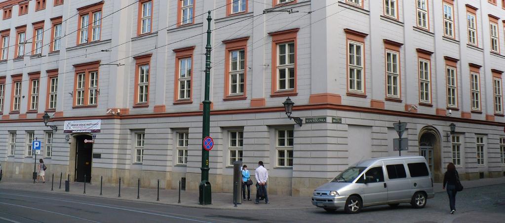 W roku 2016 najniższa stopa zwrotu w transakcji sprzedaży kamienicy wyniosła 6,5% Średnia cena, jaką trzeba było zapłacić w 2016 roku za kamienicę w Krakowie to 5,3 mln PLN (wobec 3,8 mln PLN w roku