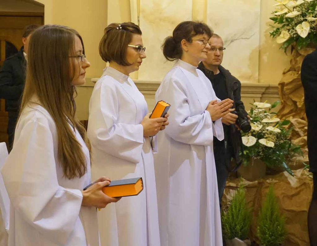 Zdzisława Kołodzieja, którego członkinią jest konsekrowana Danuta. Na pytanie biskupa: Czy chcesz być konsekrowana i zaślubiona naszemu Panu, Jezusowi Chrystusowi, Synowi Bożemu?