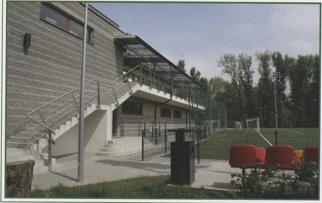 obiektów sportowych: hali przy ul.