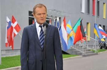 8 czerwca Wizyta Premiera RP Donalda Tuska W dniu rozpoczęcia rozgrywek EURO 2012 Premier RP Donald Tusk złożył wizytę w Policyjnym Centrum Dowodzenia.