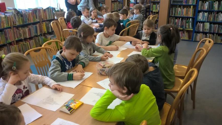 W grupie Misie każde dziecko w przyniesionej doniczce miało możliwość zasadzenia lub zasiania roślin i ziół: szczypiorku, bazylii, oregano oraz nasion