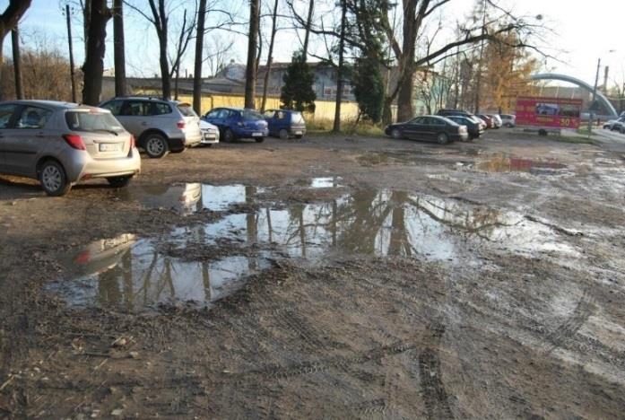 lub niska jakości terenów publicznych.