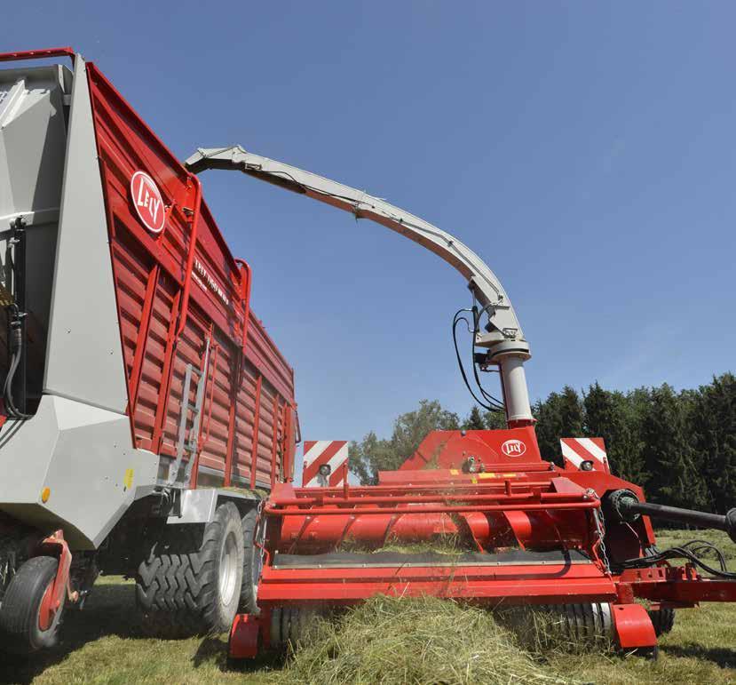 Nowy podbieracz bezkrzywkowy PU220 zapewniający bardziej wydajne cięcie Wydajność sieczkarni z kołem zamachowym w dużym stopniu zależy od wydajności podbieracza.