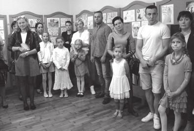00 dzieci bawiły się w Amfiteatrze, dorośli mogli słuchać zespołów ludowych oraz ciężkiego rocka Zespołu SIX STEPS FORWARD, który wywoływał szaleńczy entuzjazm u młodzieży.