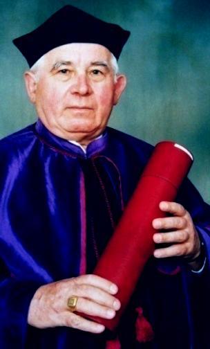 Historia duszpasterstwa polskiego w Argentynie w latach 1897-1997 i uzyskał tytuł doktora
