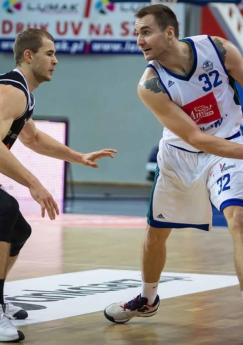 ANWIL TEAM nr 10 sezon 2016/2017 Koszykarsko rozwijam się we Włocławku Choć początek sezonu miał trudny, nie zrezygnował, zawziął się i trenował jeszcze mocniej.