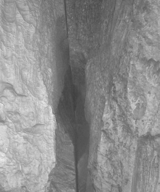 Przegl¹d Geologiczny, vol. 0, nr, 0 / 80/0 0 cm /7 W 0/70 0/ E /70 0 cm W E 8 P X 0/ R 0 cm D 0 cm Ryc.. truktury tektoniczne w Jaskini Wysokiej Za iedmiu Progami.