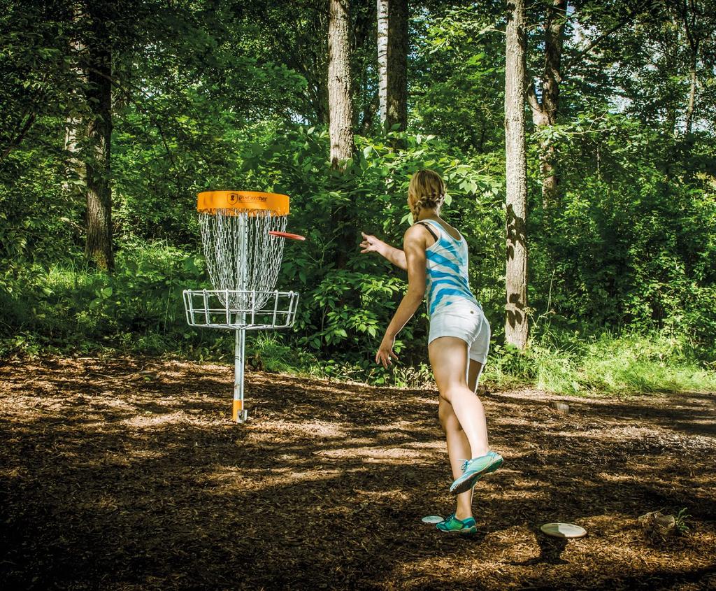 Disc Golf Sportowe emocje, ruch na świeżym powietrzu, połączenie różnych dyscyplin. A ponad wszystko doskonała zabawa. Tym właśnie jest disc golf.