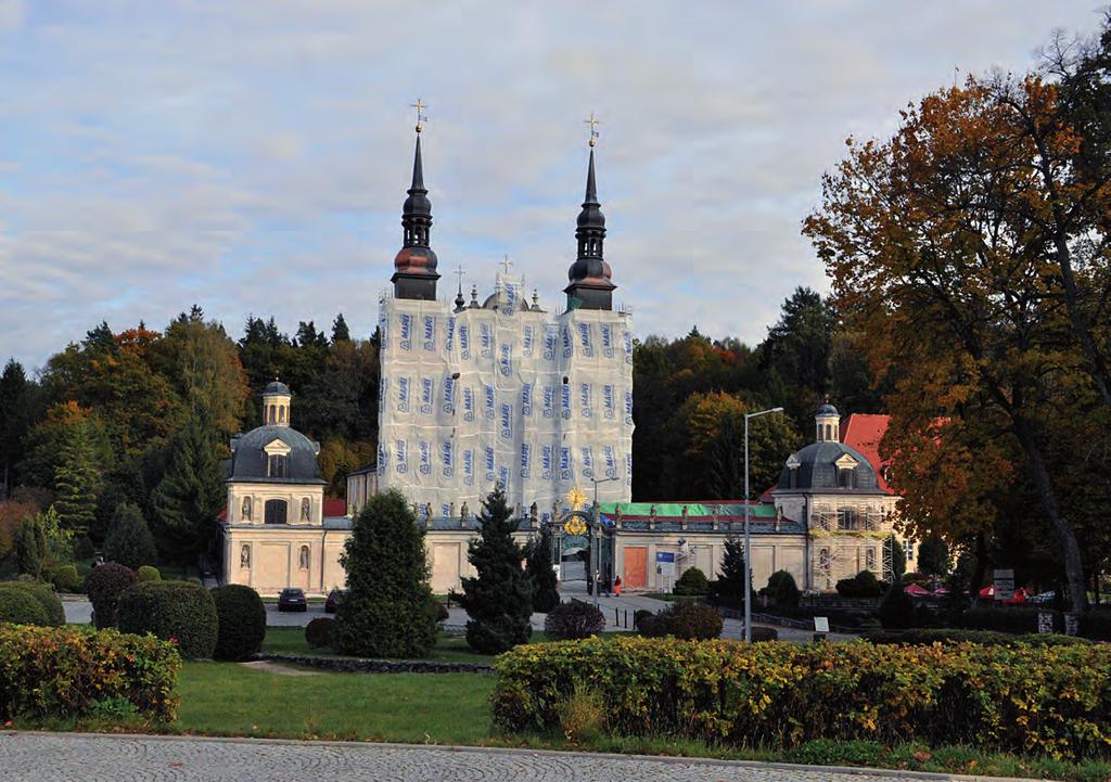 Widok Sanktuarium Maryjnego w Świętej Lipce podczas prowadzonych prac renowacyjnych System renowacji zabytków, oparty o prezentowane tu wybrane możliwości zastosowania, oferuje bogate i skuteczne