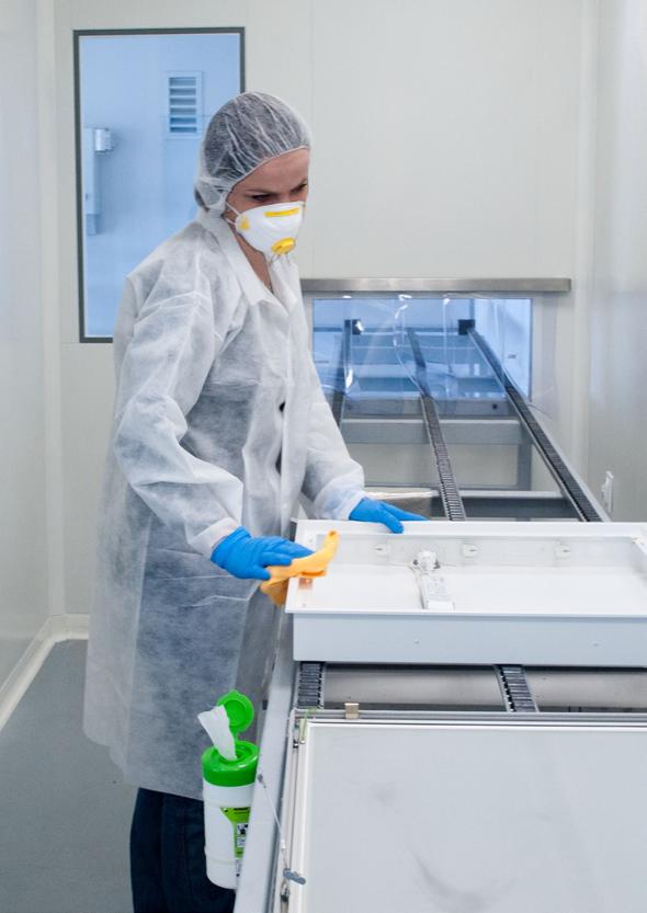 Pomieszczenia takie są powszechnie używane podczas produkcji precyzyjnych elementów półprzewodnikowych, biotechnologii oraz innych dziedzin, w których nawet drobne zanieczyszczenia są krytycznym