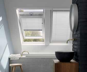 38 Górne otwieranie GGU okno drewniano poliuretanowe Okno obrotowe wykonane w technologii rdzenia drewnianego pokrytego ciśnieniowo poliuretanem, w kolorze białym, rekomendowane do pomieszczeń o