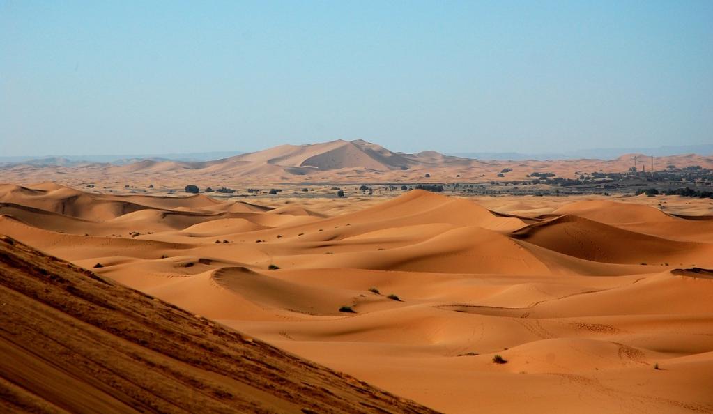 w Sahary Egipcie Północnej Ocena Rozwój morfodynamiki barchanów na eolicznych wybranych form obszarach