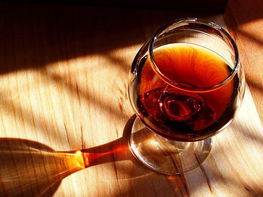 Wino nie może być przechowywane w miejscach nadmiernie oświetlonych. Światło sprawia, to że się starzeje i traci składniki, które nadają mu barwy.