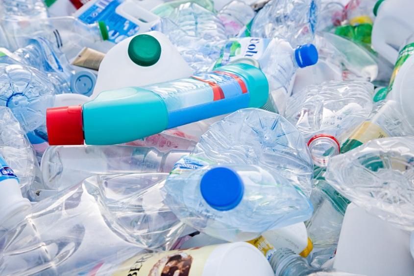 Etapy prowadzące do recyklingu: Ważna dla otrzymywania tworzyw jednorodnych Mechaniczna i ręczna Usuwanie materiałów stanowiących barierę w recylingu Zmniejszenie