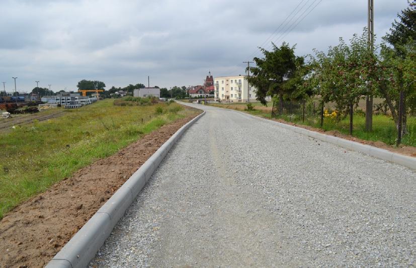 Inwestycja polegała na rozebraniu pokrycia z płyt azbestowo-cementowych, transporcie i utylizacji pokrycia, ułożeniu membrany izolacyjnej, wykonaniu łacenia i pokrycia dachu z