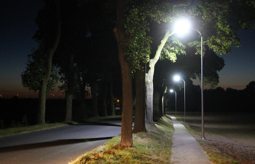 W miesiącu tym w ramach inwestycji ze środków własnych zrealizowano również prace związane z wybudowaniem nowego odcinka oświetlenia zewnętrznego w m. Szczepanki.