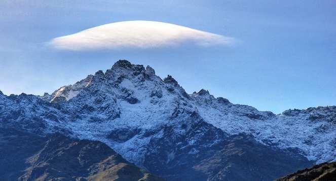 Andy Kolumbijsko -Wenezuelskie Dzielą się na dwa łańcuchy: Sierra de Perija i Cordillera de Merida stanowiące część Kordylierów Wschodnich